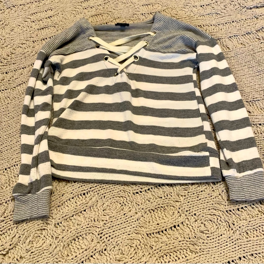 Day trip sweater size small